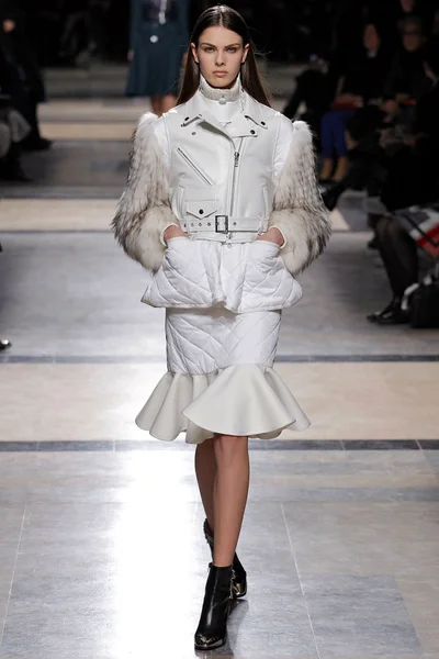 Look 32